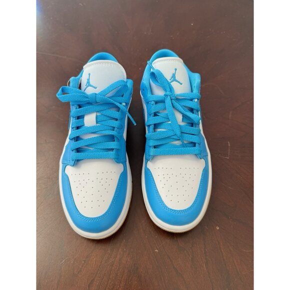 NWT Women’s Nike Air Jordan 1 Low Shoes White Dark Powder Blue Women's Size 7 - Picture 3 of 5
